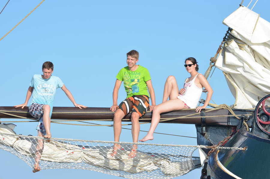 zeilschip vertrouwen groep kinderen Foto Elena 9.JPG