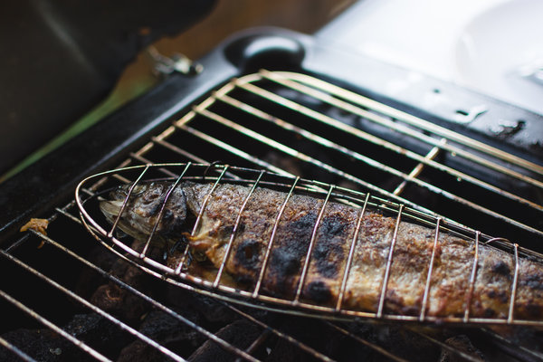 catering - eten barbecue vis foodiesfeed.com_grilled-fish.jpg